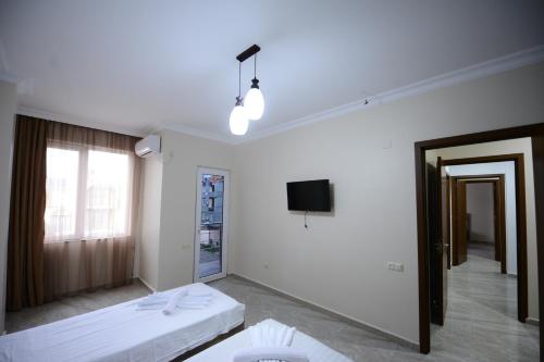 Family Hotel – Batumi, IL