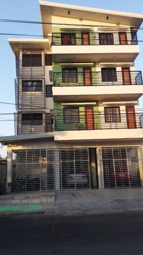 B&B Laoag - Sienna's Flat and Transient House - Bed and Breakfast Laoag