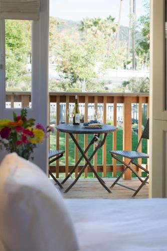 Brannan Cottage Inn Brannan Cottage Inn is conveniently located in the popular Calistoga area. Featuring a satisfying list of amenities, guests will find their stay at the property a comfortable one. Service-minded staff