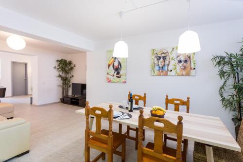 sala de TV, Safari Beach guest house in Lagos