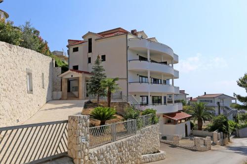  Apartments Crozy in Podstrana