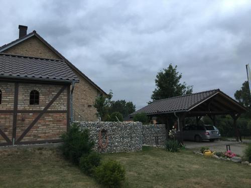 Ferienwohnung LaMa 6.9km von Dolgen am See entfernt