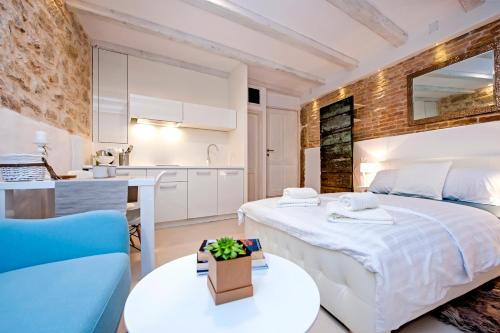 Luna Rooms and Studios - image 2