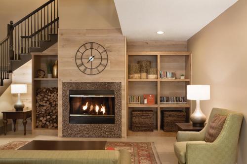 大廳, Country Inn & Suites by Radisson, Indianapolis Airport South, IN in 印第安納波利斯國際機場