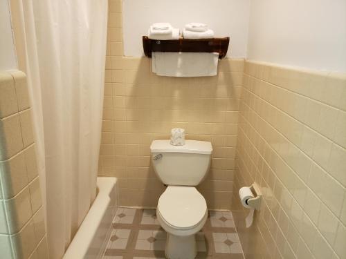 Spinning Wheel Motel - image 6