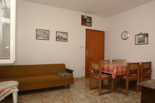 Apartments by the sea Stanici, Omis - 1026