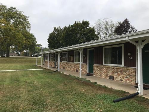 Spinning Wheel Motel - image 13