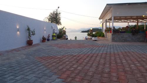 Hotel De Luna - image 5