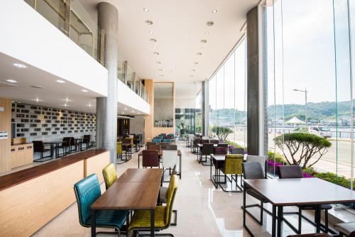 Food and beverages, Fortuna Hotel in Tongyeong-si