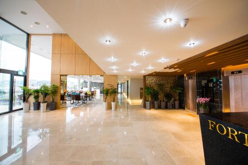Lobby, Fortuna Hotel in Tongyeong-si