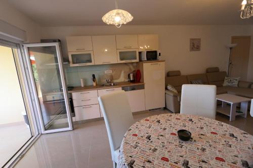 Apartments Saramandic - image 13