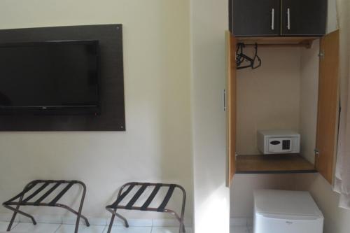 Deluxe Triple Room with 1 Double Bed and 1 Single Bed image 3