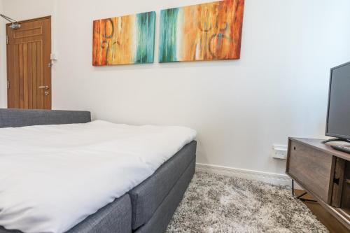 ClubHouse Residences Haywood Suites Studio Unit (Staycation Approved)