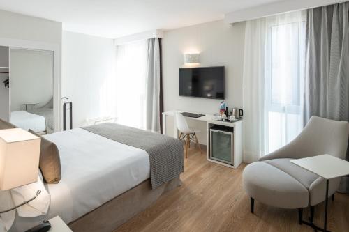 บริการและสิ่งอำนวยความสะดวก, โรงแรมแคททาโลเนียบริสโตร (Catalonia Bristol Hotel) in แซนท์แอนดรูเดลาบาร์คา