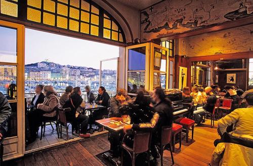 Restaurant, Hotel Belle Vue Marseille in Marseille