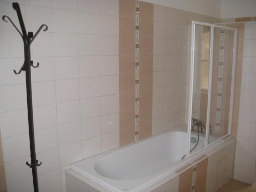Twin Room with Shared Bathroom image 10