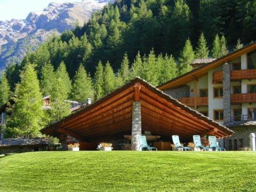 Hotelli välisilme, Eco Wellness Hotel Notre Maison in Cogne