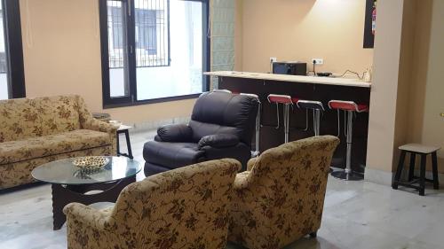 

Reunion In Delhi-Spacious Lounge with 2 large BR