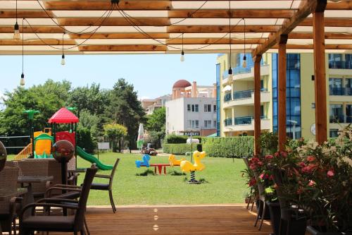Food and beverages, Aparthotel Marina Holiday Club - All Inclusive & Free Parking in Pomorie