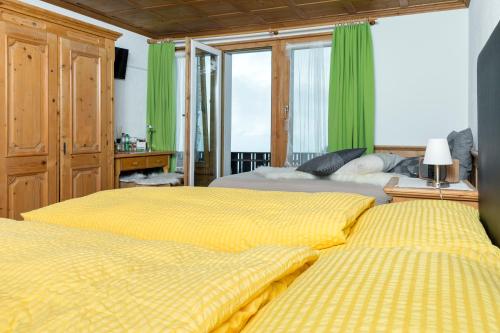 room detail thumbnail 2