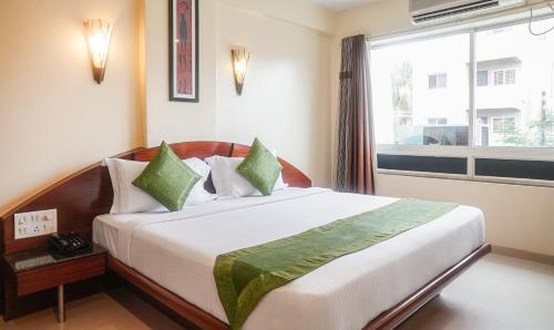 Treebo Brahma Regency, Pune