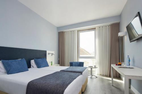 Double or Twin Room image 2