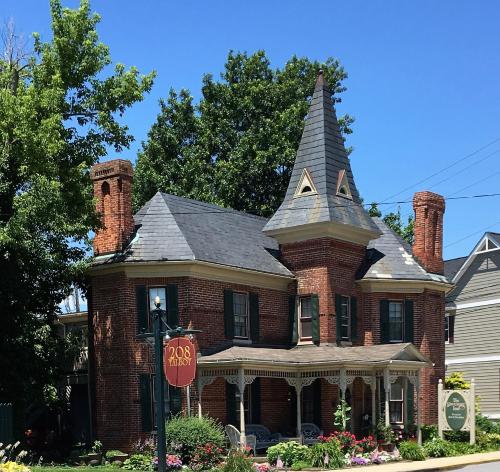 Parsonage Inn Bed and Breakfast - image 4