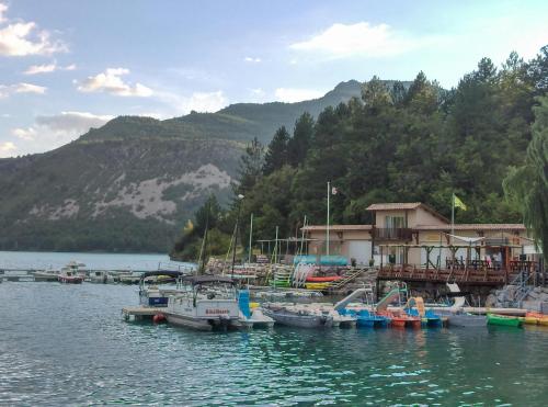 Kanoe, Camping du lac in Saint-Julien-Du-Verdon