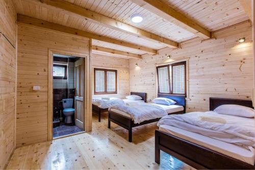 3 twin beds