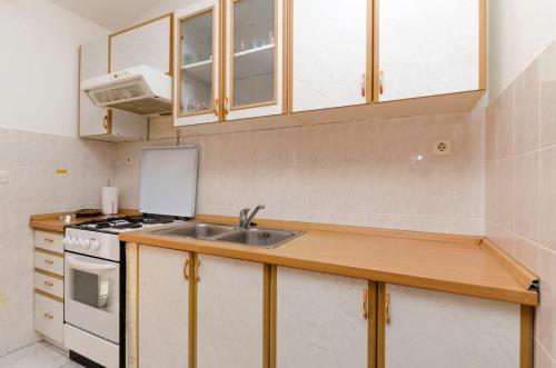 Apartments Biserka - image 11
