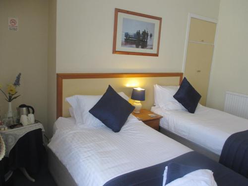 Caledonia Guest House in Plymouth City Center