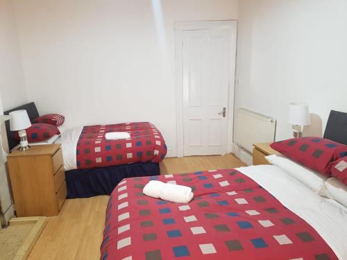 Bentinck Street Ground Floor Apartment - image 3