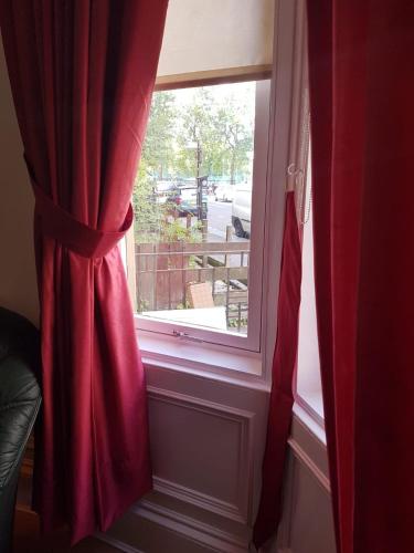 Bentinck Street Ground Floor Apartment - image 9