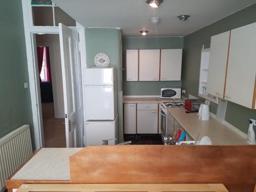 Bentinck Street Ground Floor Apartment - image 7
