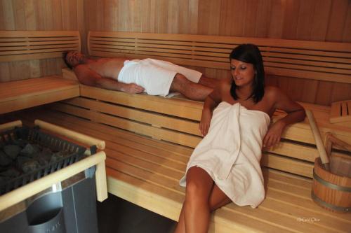 Twin room, shower