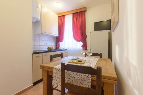 Apartments by the sea Pag - 13329 - image 7