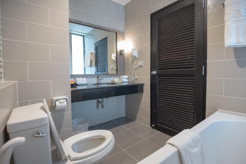 room detail thumbnail 2