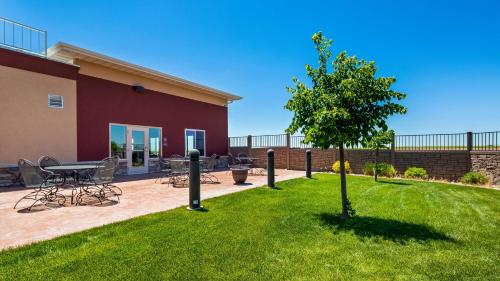 Best Western Plus Carousel Inn & Suites Burlington - image 6
