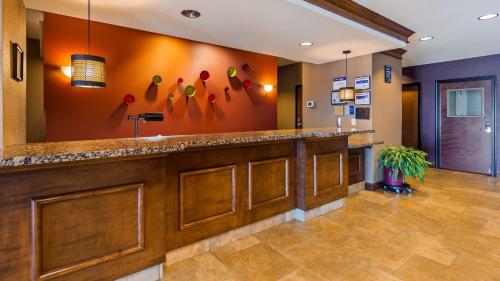 Best Western Plus Carousel Inn & Suites Burlington