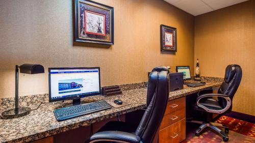 Best Western Plus Carousel Inn & Suites Burlington - image 9