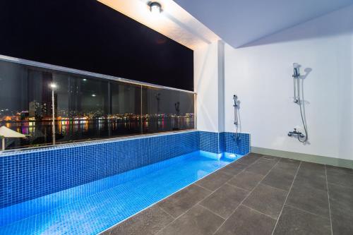 Swimming pool, Fortuna Hotel in Tongyeong-si