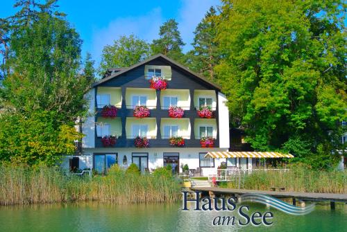 Haus am See in Sankt Kanzian am Klopeiner See, Österreich