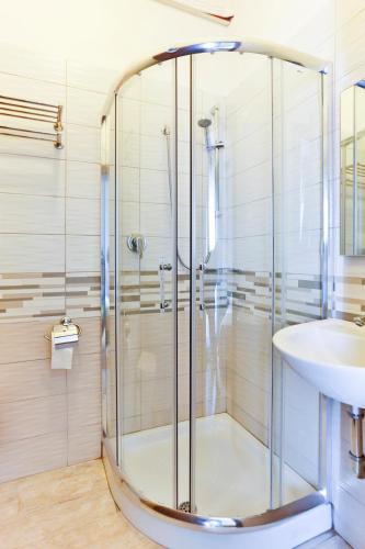Double or Twin Room image 3