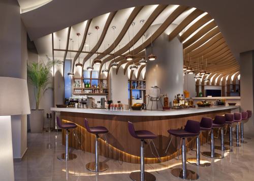 ผับ/เลาจน์, Blue Lagoon City Hotel                                                           in เกาะเคโอส