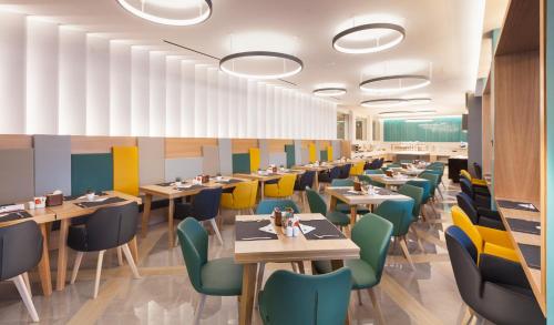 Blue Lagoon City Hotel - image 2