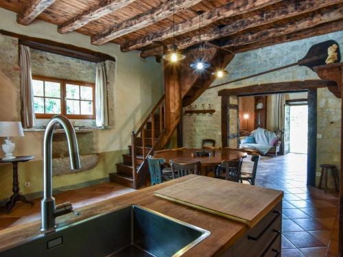 House with private, heated swimming pool and nature park, beautiful views