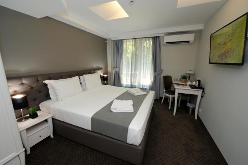 Deluxe Double or Twin Room with Spa Bath