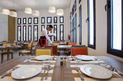Restaurant, Relax Hotel Casa Voyageurs in Suburbs