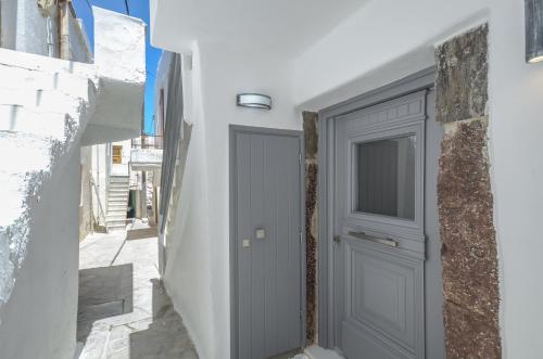 Entrance, Venetian Suites in Naxos Island