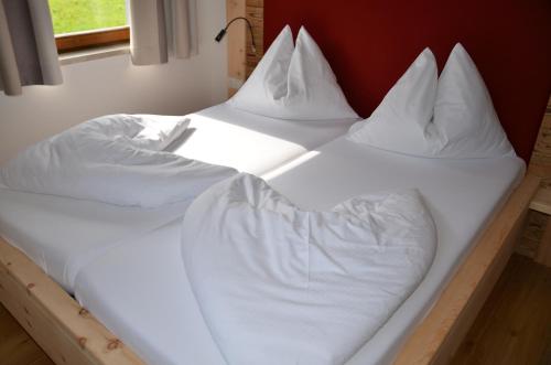 1 king bed, 1 sofa bed